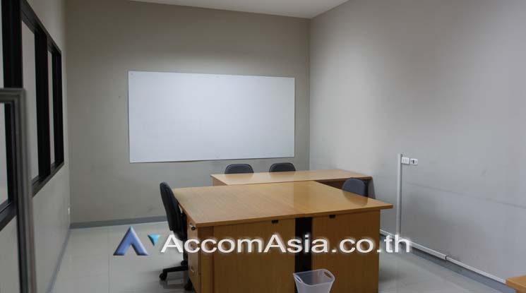 4  Studio Office Space For Rent in Sukhumvit ,Bangkok BTS Ekkamai at Compomax Building AA18841